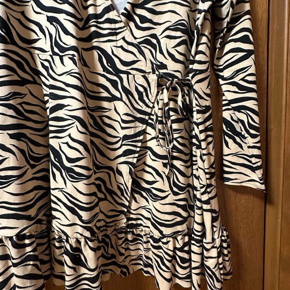 Long sleeve dress ** tags attached** - Picture 2 of 8